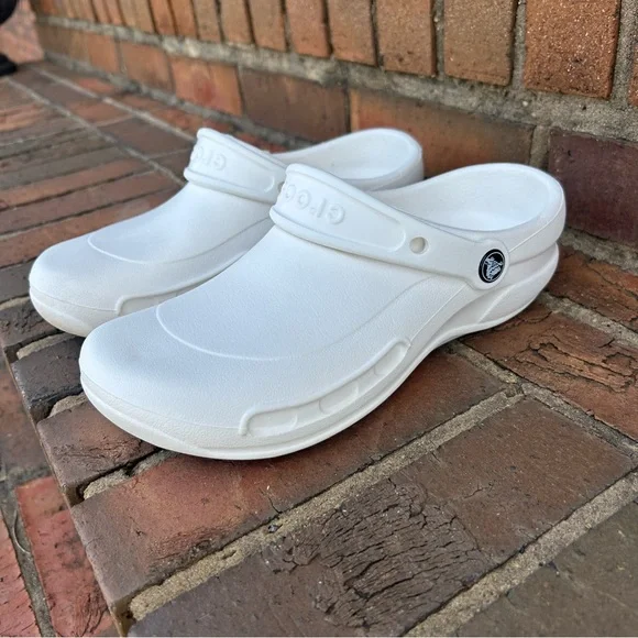 CROCS 🐊 Men’s size 6 Women’s size 8 Bright  White Slip On Shoes - Picture 2 of 16